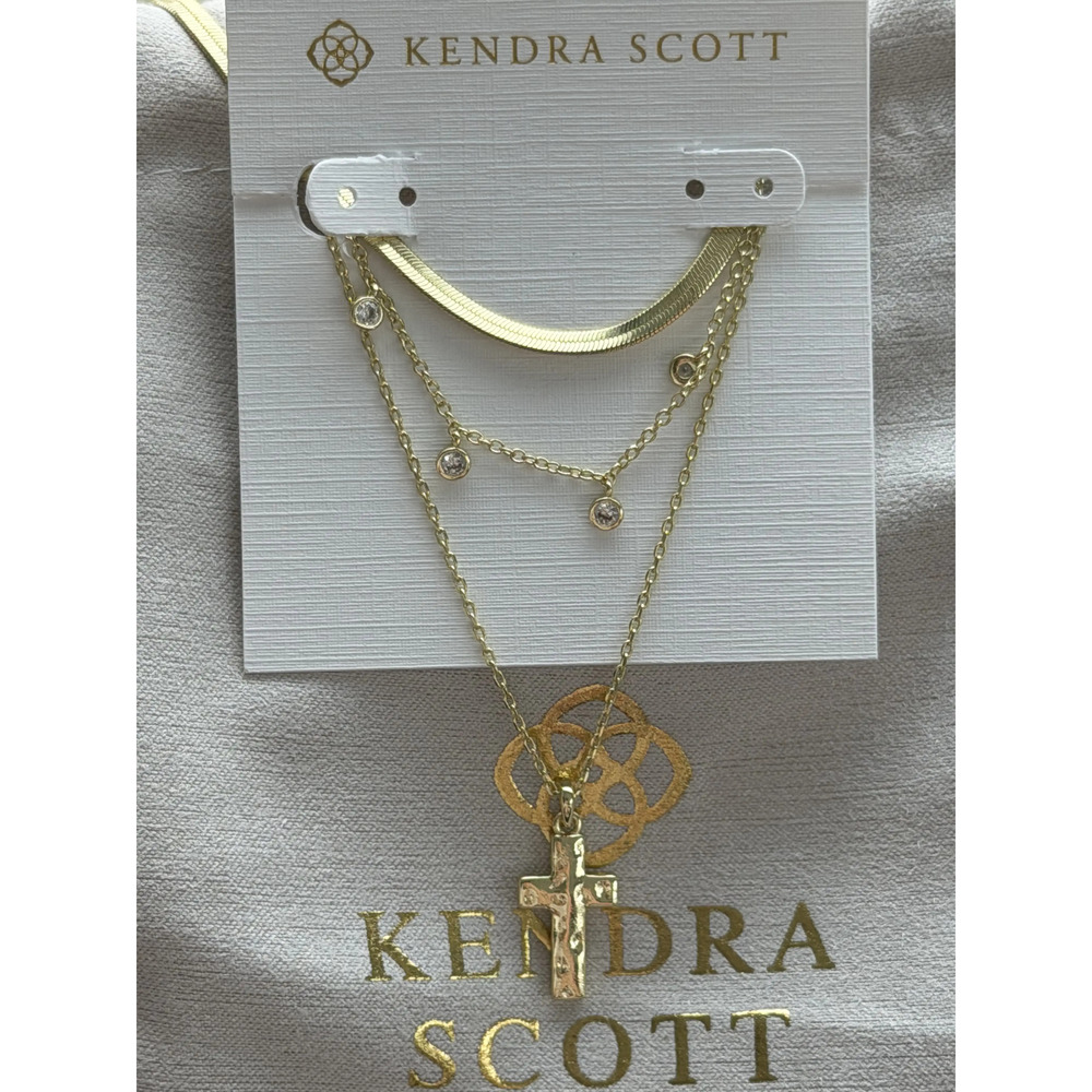 Kendra Scott necklace